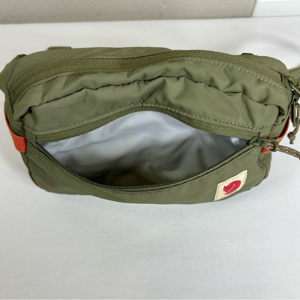 FJALLRAVEN Green Lightweight Unisex Minimalist Waterproof High Coast Hip Pack - Picture 2 of 16